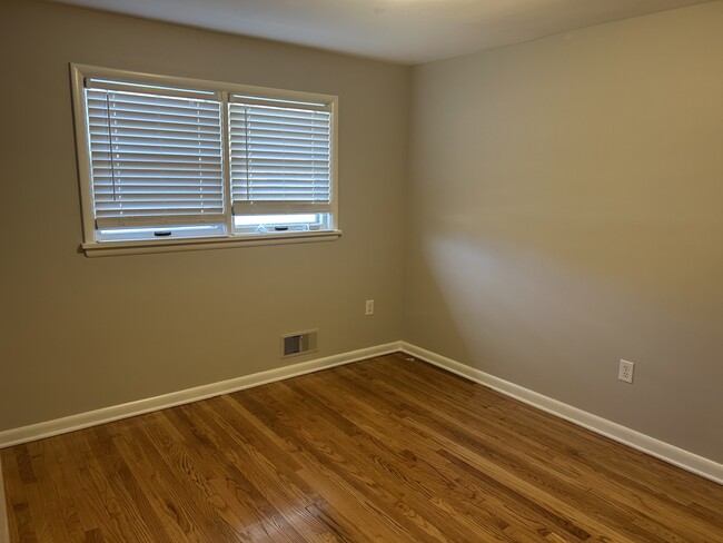 2328 Farnsley Rd in Louisville, KY - Building Photo - Building Photo