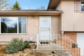 9751 SE Hillcrest Rd in Happy Valley, OR - Building Photo - Building Photo