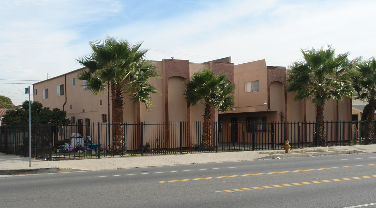 7800 Avalon Blvd in Los Angeles, CA - Building Photo