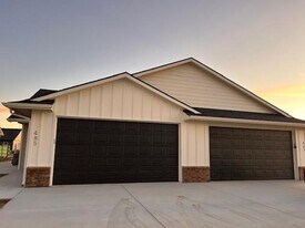 501 E Harper St in Valley Center, KS - Building Photo