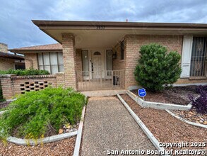 5837 Northgap Dr in San Antonio, TX - Foto de edificio - Building Photo