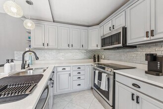 2424 24th Way in West Palm Beach, FL - Building Photo - Building Photo