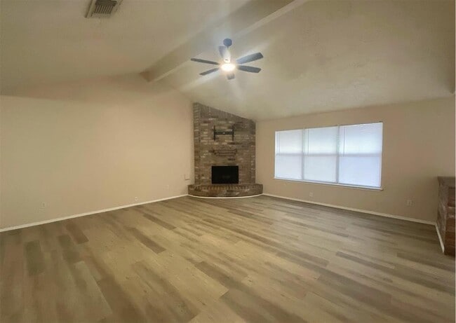 3919 Willmont Rd in La Porte, TX - Building Photo - Building Photo
