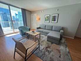 1 SE 12th St in Miami, FL - Building Photo