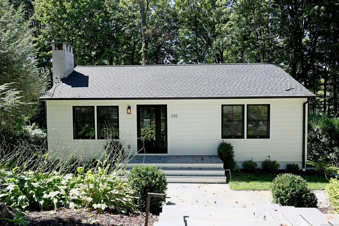 245 Great Hill Rd in Ridgefield, CT - Building Photo