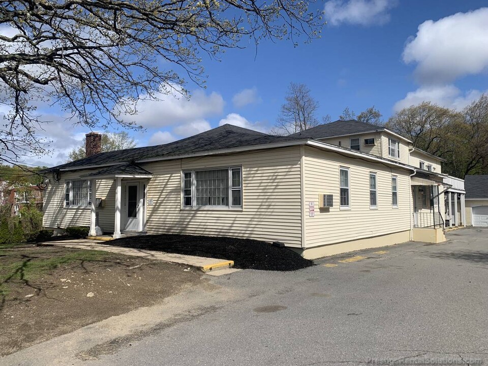59 Manchester St, Unit 1 in Leominster, MA - Building Photo