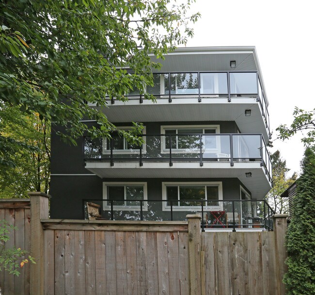 1209 Woodland Dr in Vancouver, BC - Building Photo - Building Photo