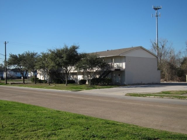 7201 Hallshire Dr in Houston, TX - Building Photo