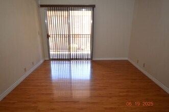 5160 Indian River Dr in Las Vegas, NV - Building Photo - Building Photo