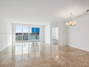 1819 SE 17th St, Unit 1010 in Fort Lauderdale, FL - Building Photo - Building Photo