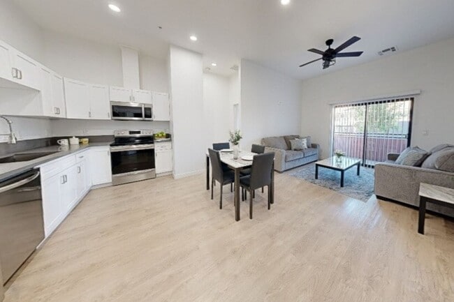 Apache Rock Apartments in Tempe, AZ - Foto de edificio - Building Photo