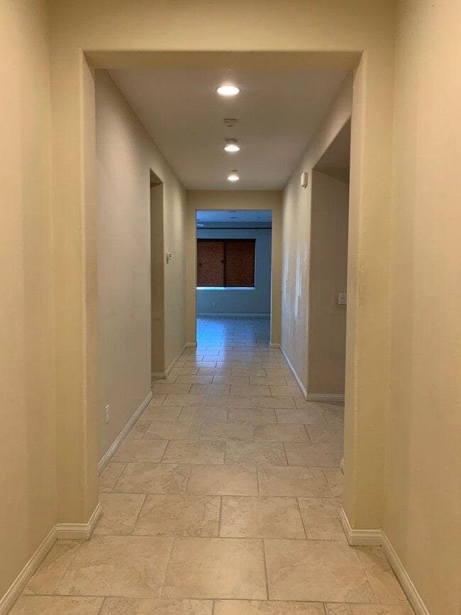 10216 Sirretta Peak Pl in Bakersfield, CA - Building Photo - Building Photo