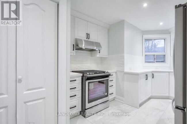 72 Midland Ave in Toronto, ON - Building Photo - Building Photo