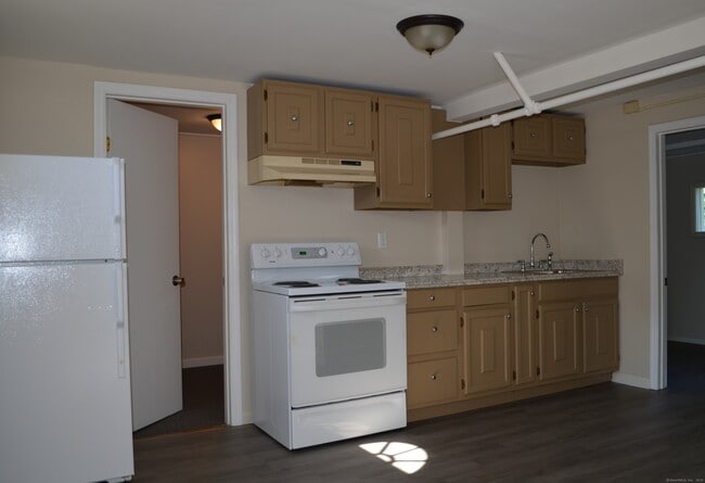 9 Miner Ave in Waterford, CT - Building Photo - Building Photo