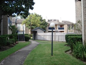 8201 Richmond Ave. in Houston, TX - Building Photo - Building Photo