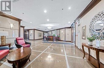 18 Harding Blvd in Richmond Hill, ON - Building Photo - Building Photo