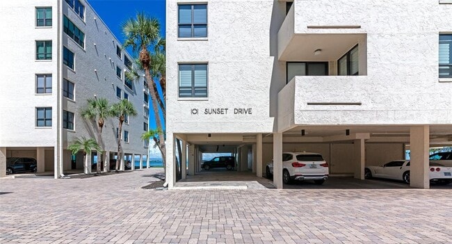 101 Sunset Dr in Sarasota, FL - Building Photo - Building Photo