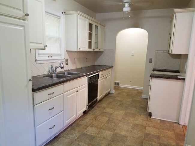 3802 Brentwood Dr in Flint, MI - Building Photo - Building Photo