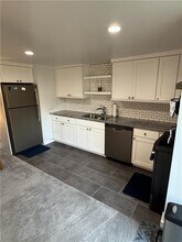 16 Dudley Ave in Newport, RI - Building Photo - Building Photo