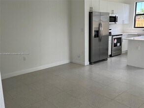 13364 SW 287th St in Homestead, FL - Foto de edificio - Building Photo