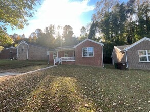 1019 Manor Dr in High Point, NC - Building Photo - Building Photo