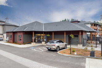 RiverStone Villas in Kelso, WA - Building Photo - Building Photo