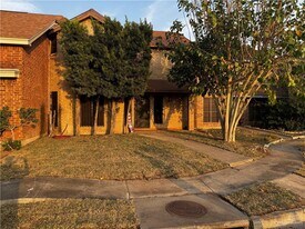 18 S 41st St in McAllen, TX - Building Photo