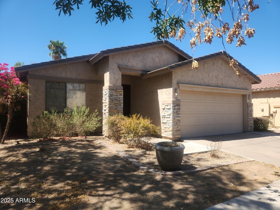 2423 E Glass Ln in Phoenix, AZ - Building Photo