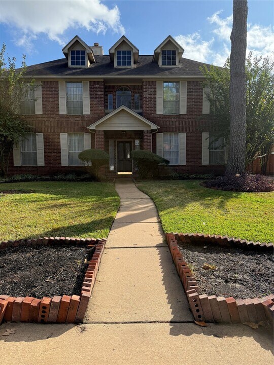 9731 New Kent Dr in Sugar Land, TX - Building Photo