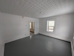 13-15-15 Walnut St, Unit 2 in Claremont, NH - Building Photo - Building Photo