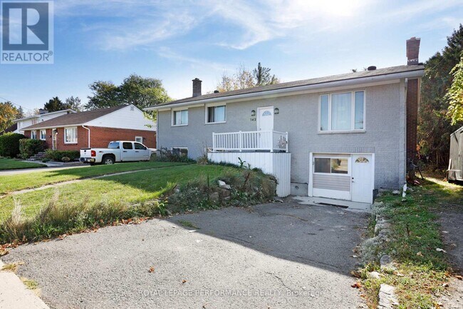 142 Meadowlands Dr W in Ottawa, ON - Building Photo - Building Photo