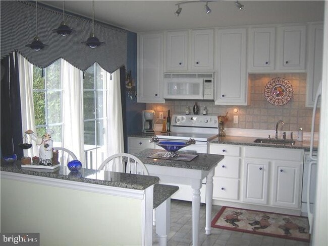 5002 Essex Ln in Mount Laurel, NJ - Building Photo - Building Photo