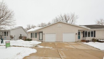 3305 7th St NW in Rochester, MN - Building Photo