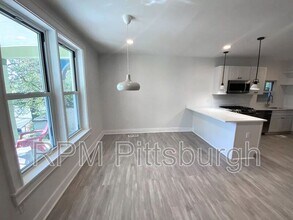 703 Chislett St in Pittsburgh, PA - Building Photo - Building Photo