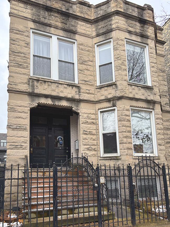 835 N Damen Ave, Unit 1 R in Chicago, IL - Building Photo - Building Photo