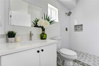 11960 Vanowen St in Los Angeles, CA - Building Photo - Building Photo