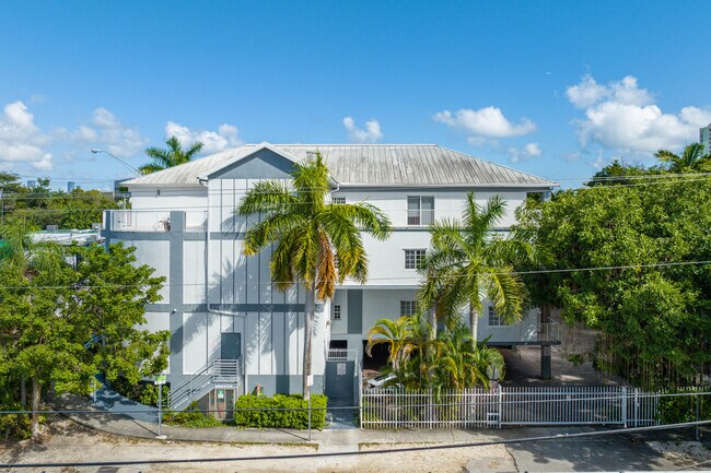 Bird Grove in Miami, FL - Foto de edificio - Building Photo