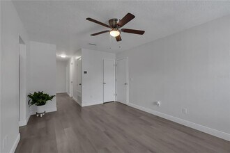 2930 Slippery Rock Ave in Orlando, FL - Building Photo - Building Photo