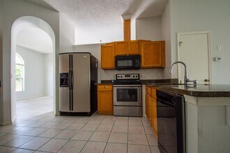 Available Now! 3/2 Home Near Hunter's Cree in Orlando, FL - Building Photo - Building Photo
