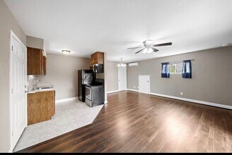 1111 Robert St in Pearland, TX - Building Photo - Building Photo