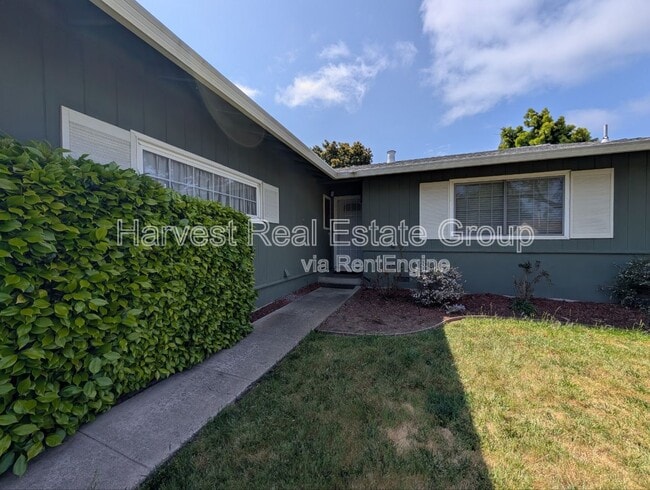 25930 Madeline Ln in Hayward, CA - Building Photo - Building Photo