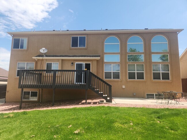 5702 Tombstone Trail in Colorado Springs, CO - Foto de edificio - Building Photo