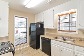 414 Woodhaven Ct in Montgomery, AL - Building Photo - Building Photo