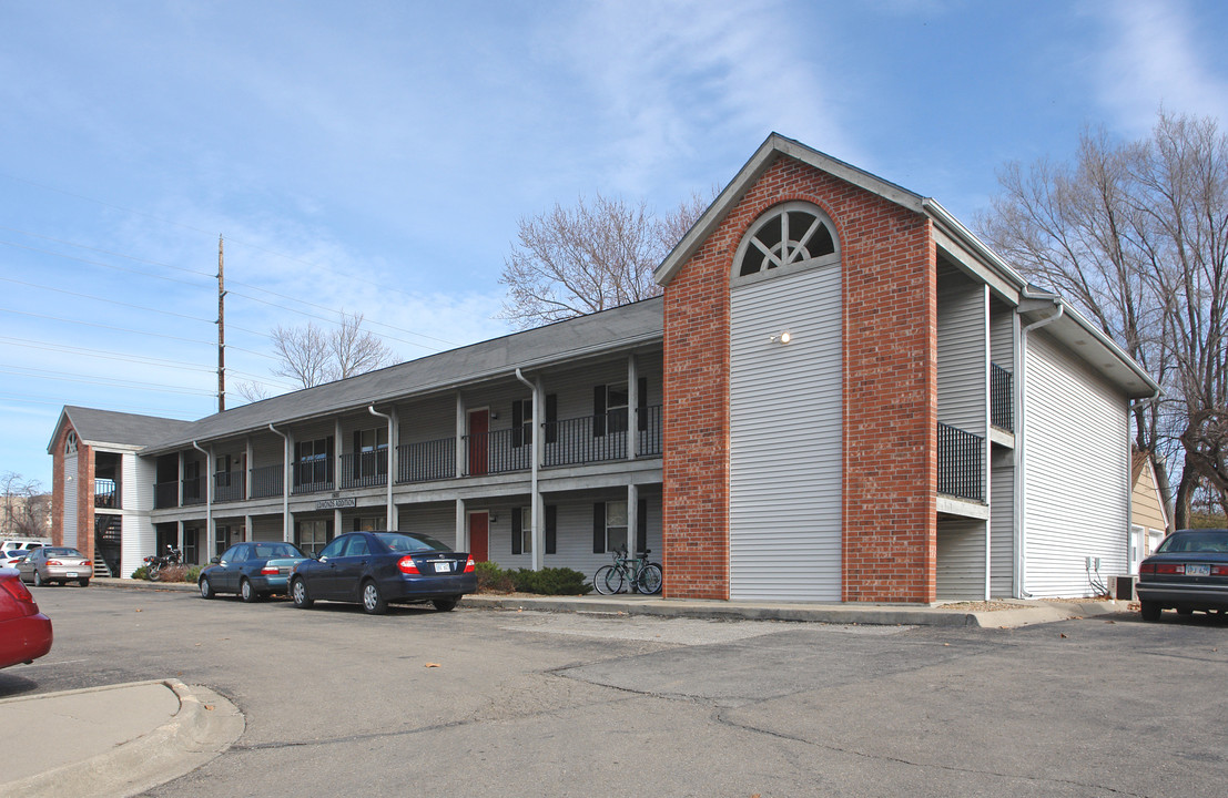 Campus Corner in Lawrence, KS - Foto de edificio