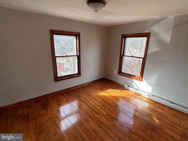 2320 Valley Rd-Unit -#2 in Berkeley Springs, WV - Building Photo - Building Photo