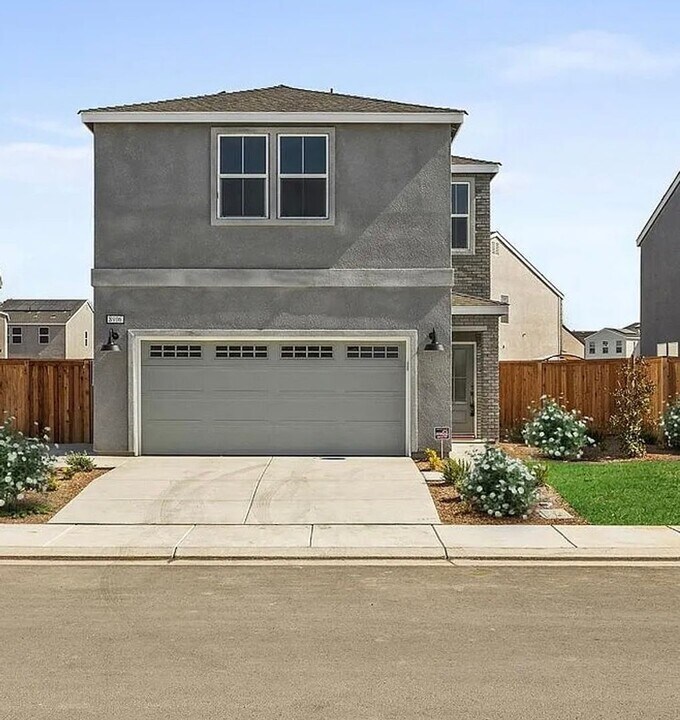 8906 Ml Brg Dr in Shafter, CA - Building Photo