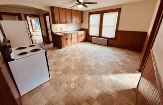 122 2nd St in Auburn, ME - Building Photo
