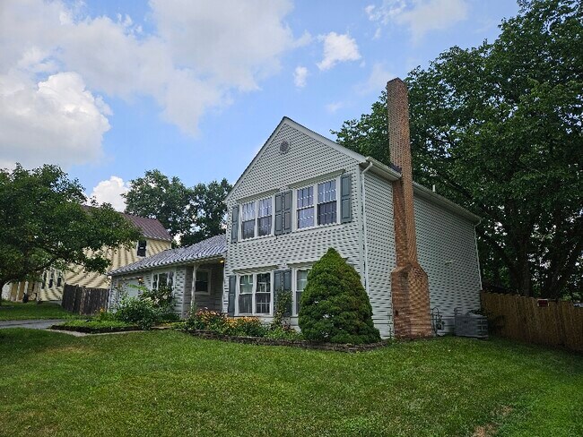 310 Silver Ridge Dr in Sterling, VA - Building Photo - Building Photo