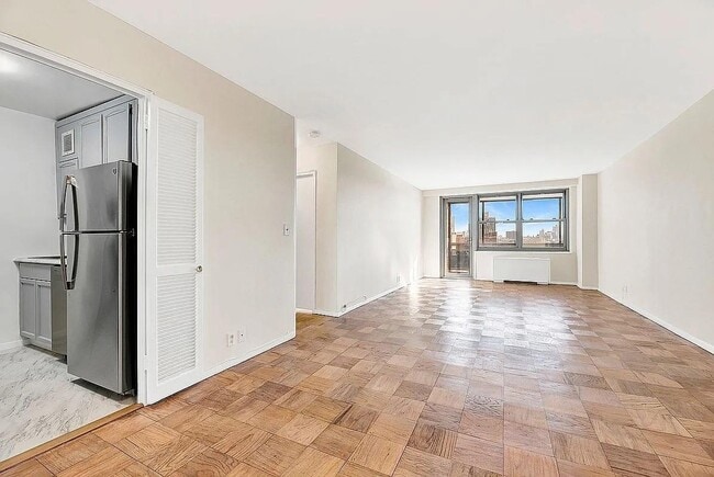 70-25 Yellowstone Blvd in Queens, NY - Building Photo - Building Photo