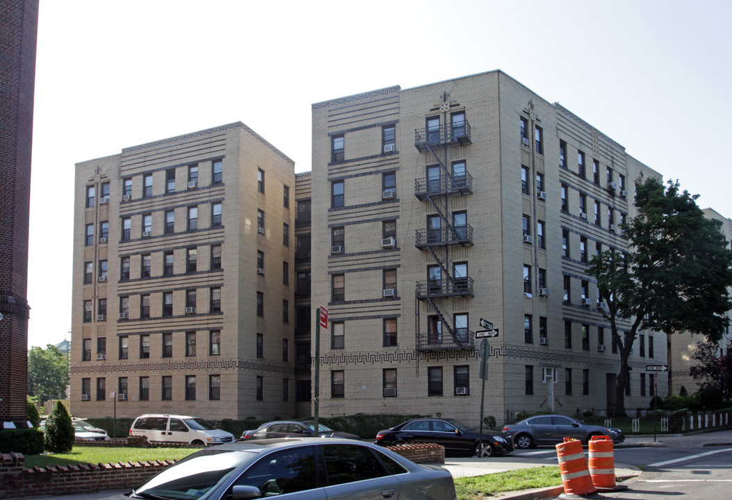 665 Ocean Pky in Brooklyn, NY - Foto de edificio